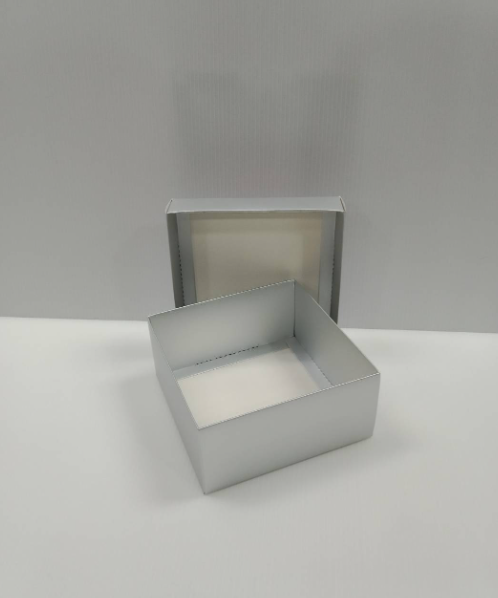 เอ็ม.ที.เฟเวอร์กิ๊ฟ กล่องของขวัญฝาทึบสีเงิน ไซส์ S ขนาด 13x13x6 ซม.  